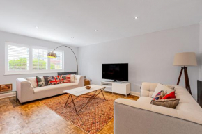 Hidden treasure 2 BR ground floor apt, Brentford